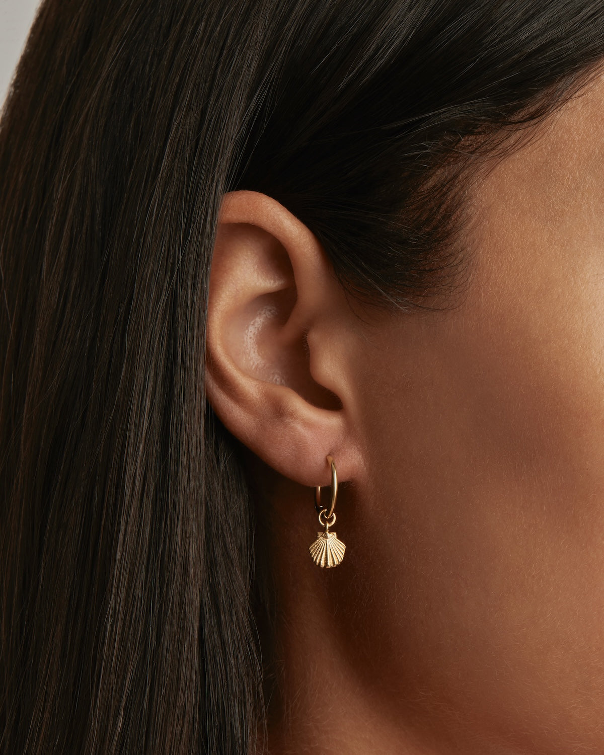 By Charlotte By the Shore Shell Hoops, Gold