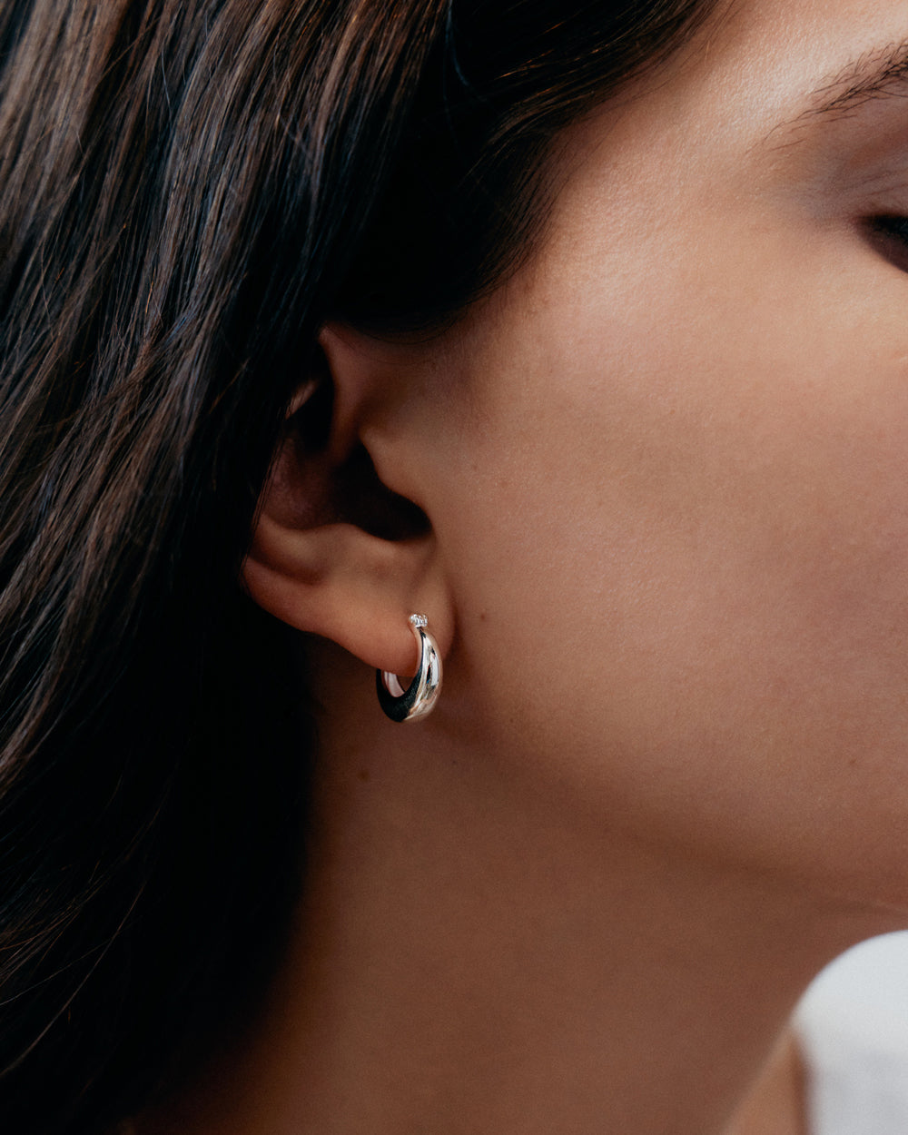 Kirstin Ash Glow Hoops Small, Silver