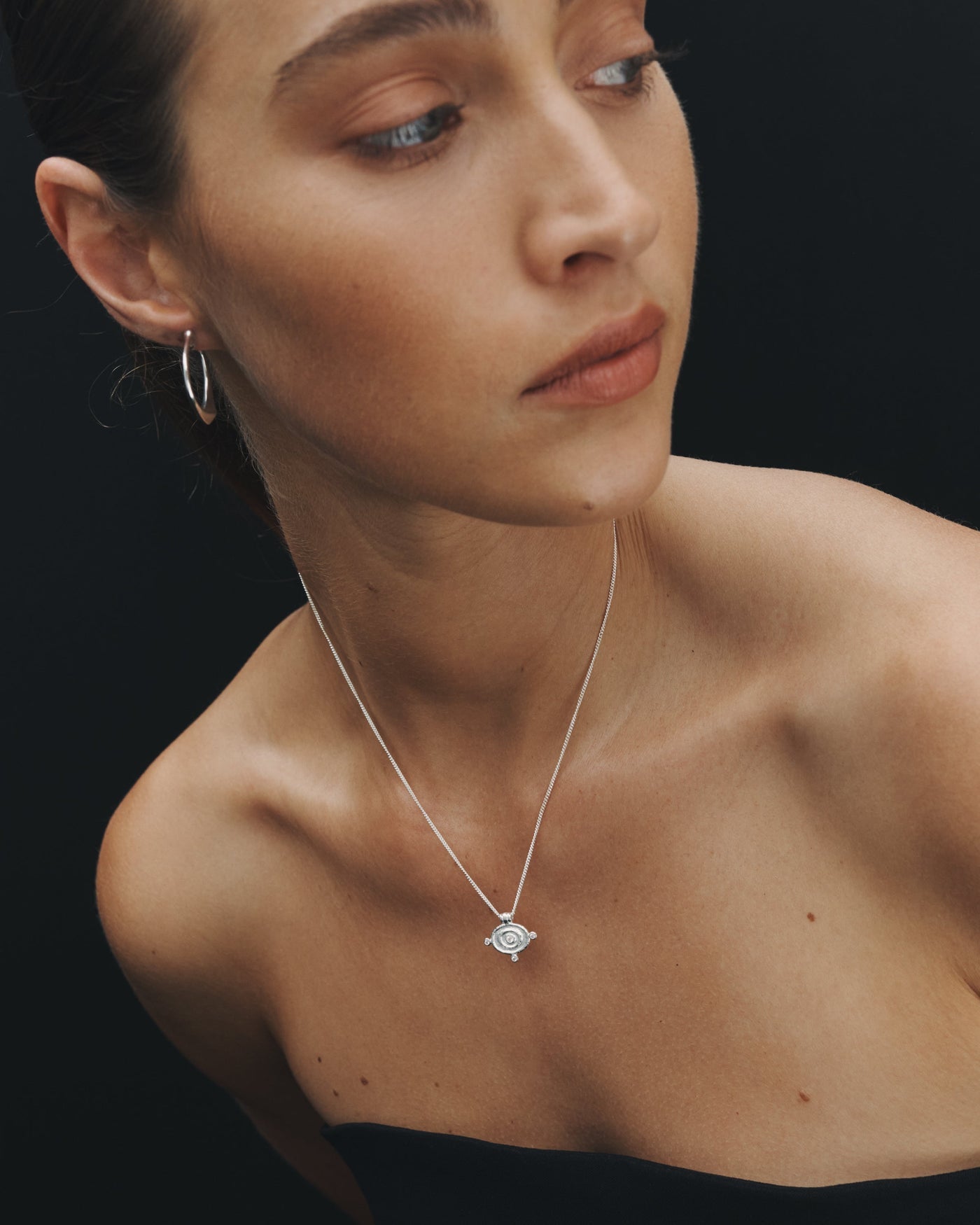 Temple of the Sun Reign Oval Necklace, Silver