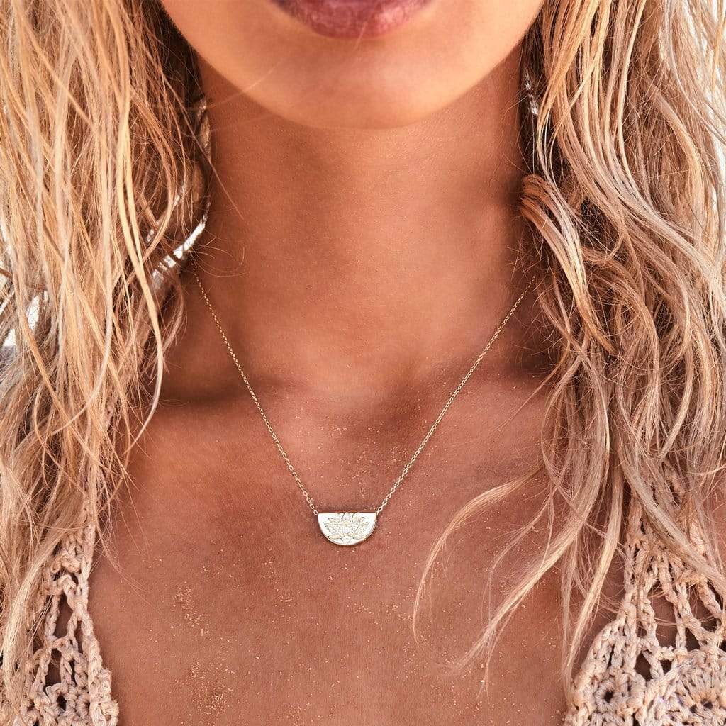 By Charlotte Silver Lotus and little buddha necklace silver – Lily 